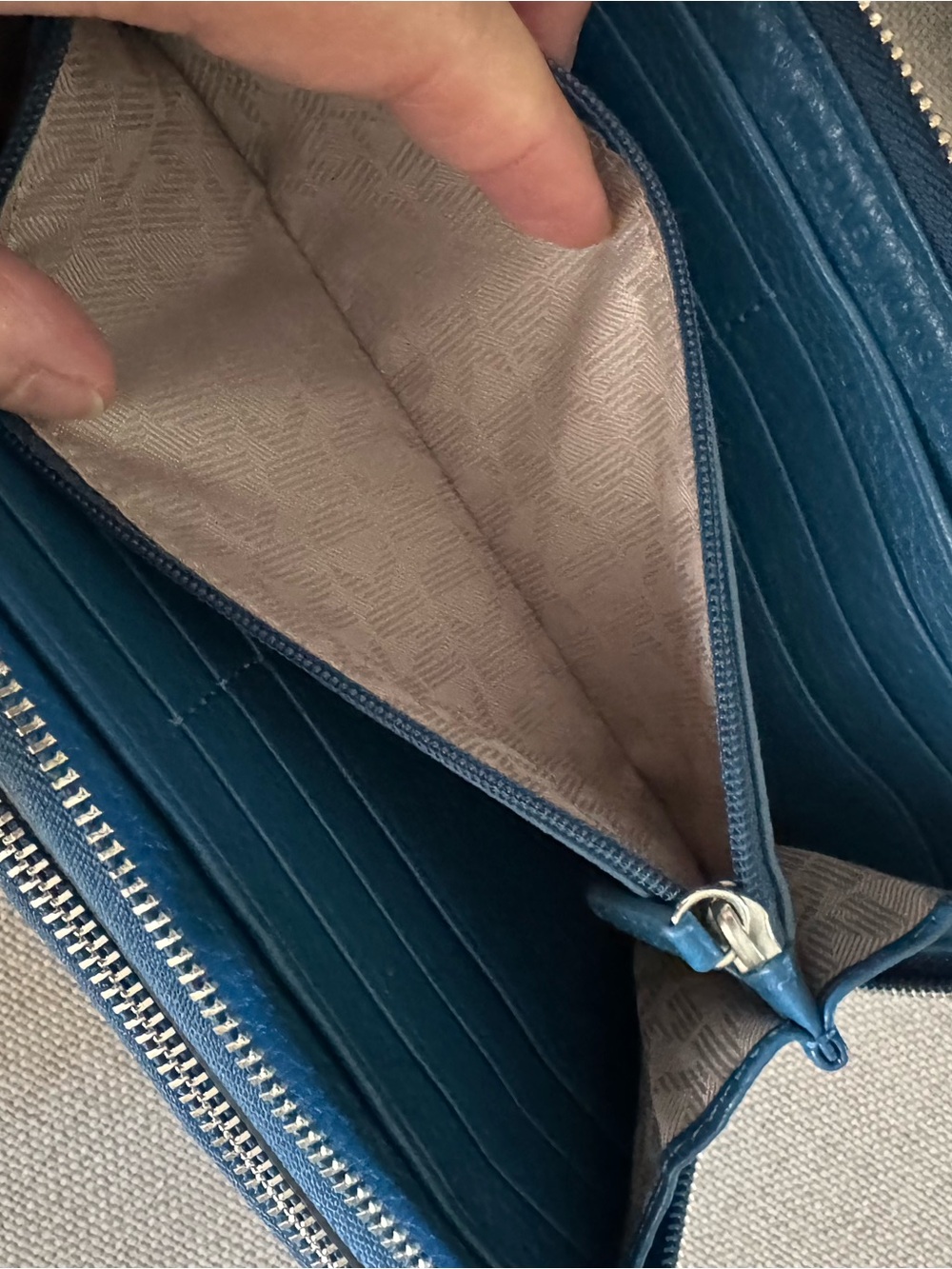Michael Kors Blue Leather Tote with Matching Wallet - Picture 4 of 16